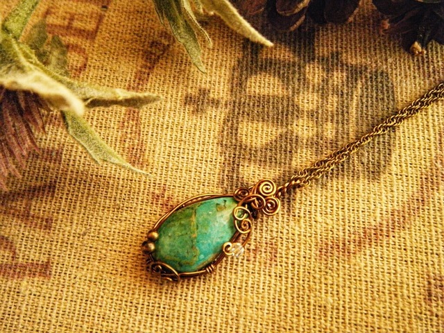 地球色☆クリソコラのワイヤーペンダント
