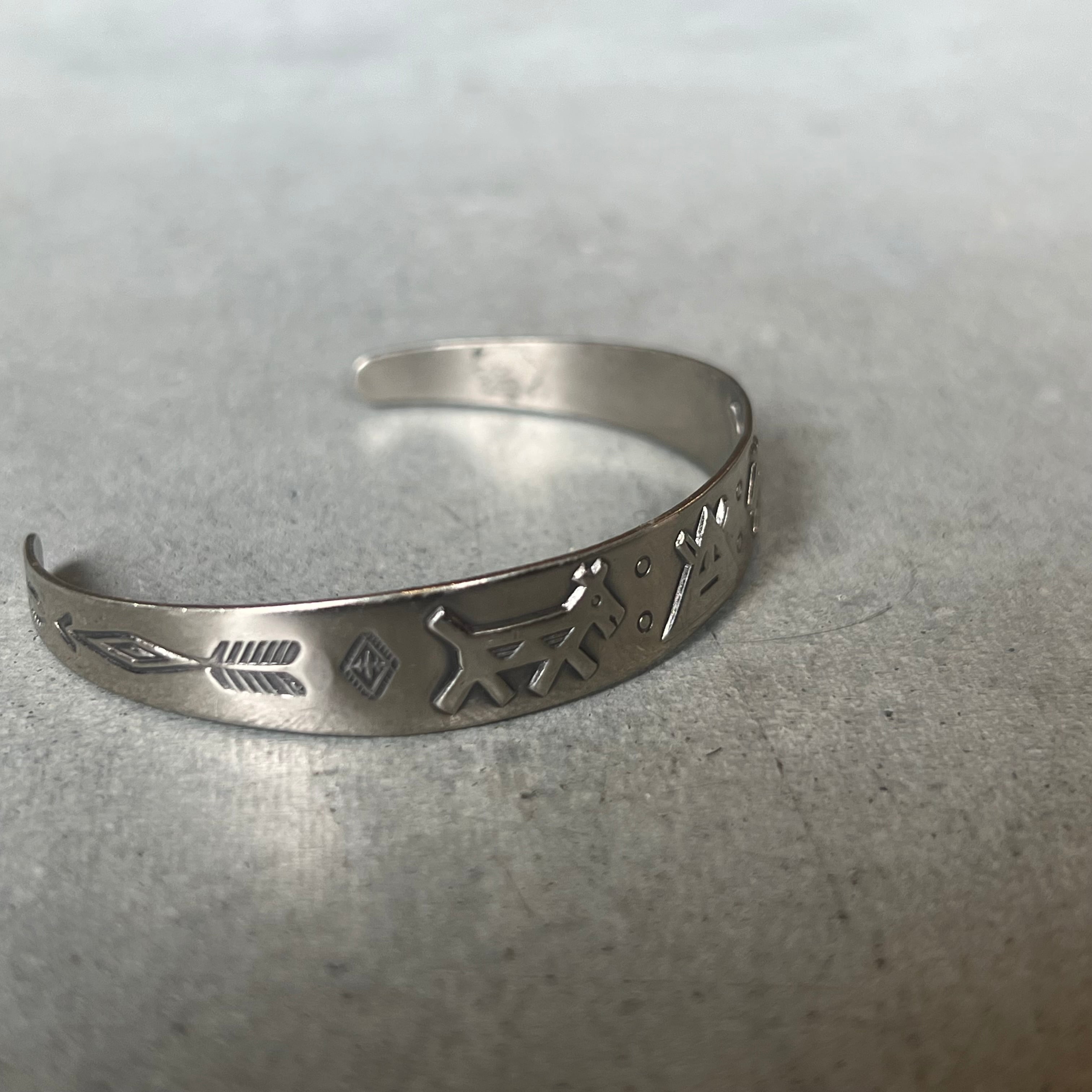 NAVAJO FRED HARVEYSTYLE BANGLE by BELLTRADING POST | BUFF STOCK YARD