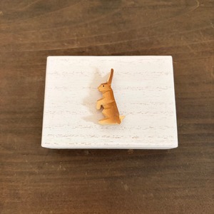 tsuitachiの木箱・木製の立ったウサギ