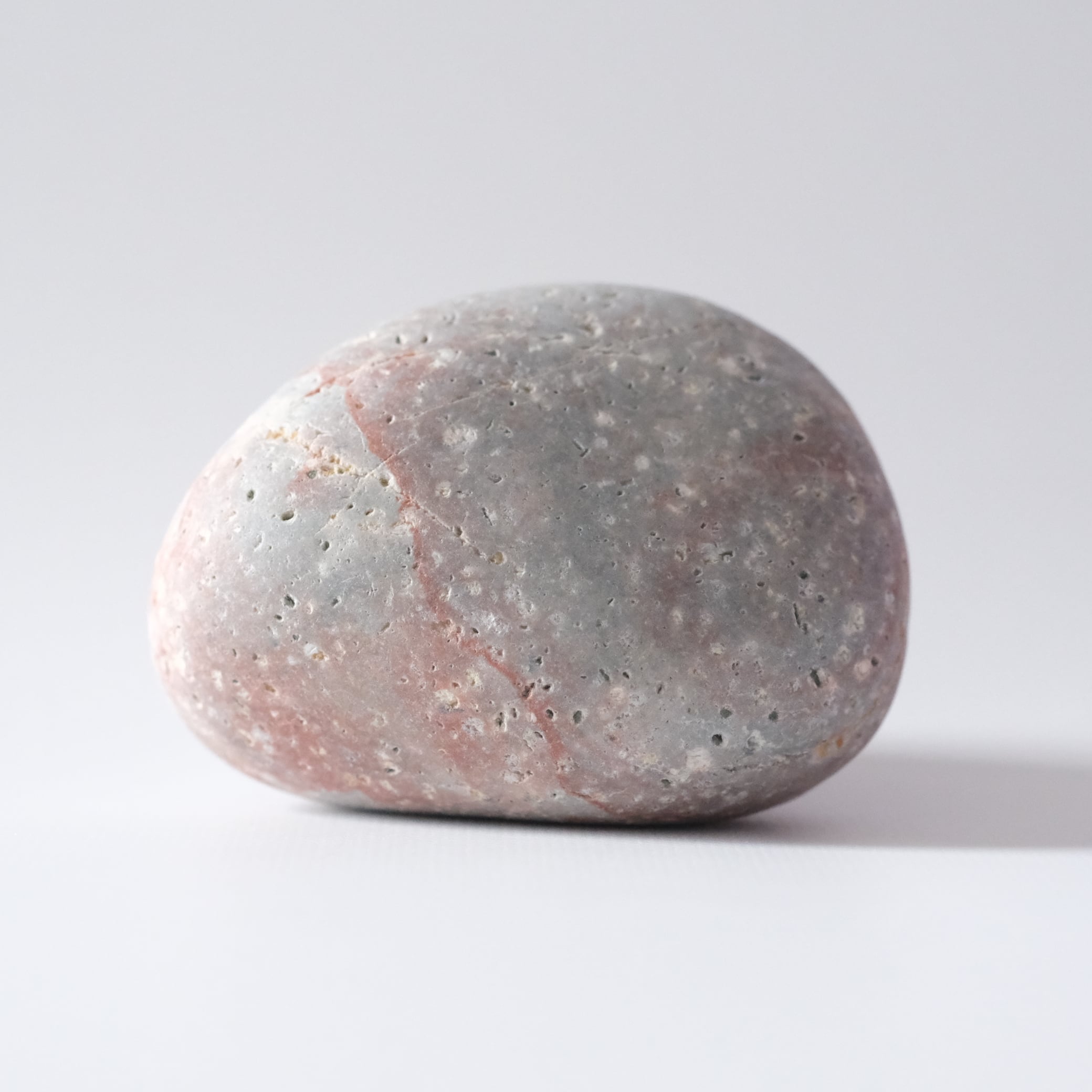 姫川薬石（赤虎） 〇 流紋岩質凝灰岩（りゅうもんがんしつぎょう