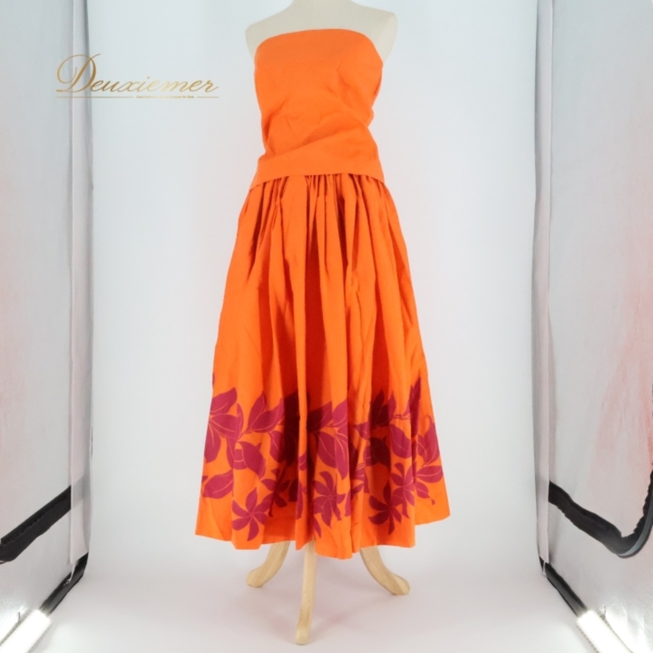 フラダンス 衣装 ツーピース セットアップ 上下セット オレンジ系 チューブトップ ワントーン ティアレ柄 かわいい 華やか 鮮やか 明るい 橙 ハワイアン アロハ ハワイアンプリント フラ ダンス レッスン 練習 おしゃれ ダンス衣装 イベント 目を引く