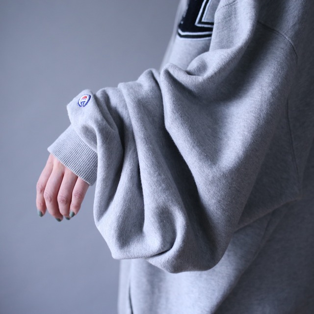 "Champion" light gray color super over silhouette sweat parka