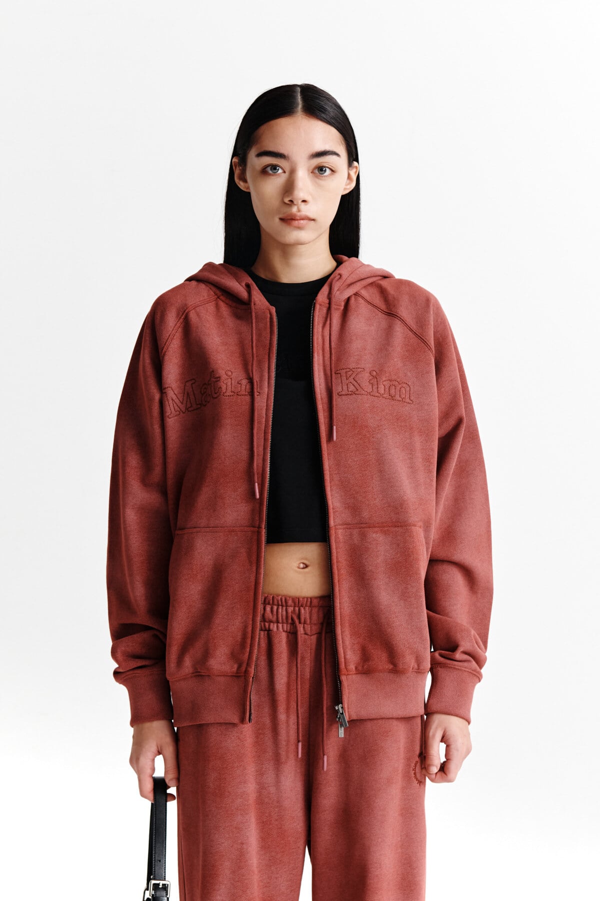 た*ん様 Matin Kim FRONT LOGO STITCH WASHED Matin Kim] FRONT LOGO STITCH WASHED HOODY ZIP UP IN BURGUNDY 正規