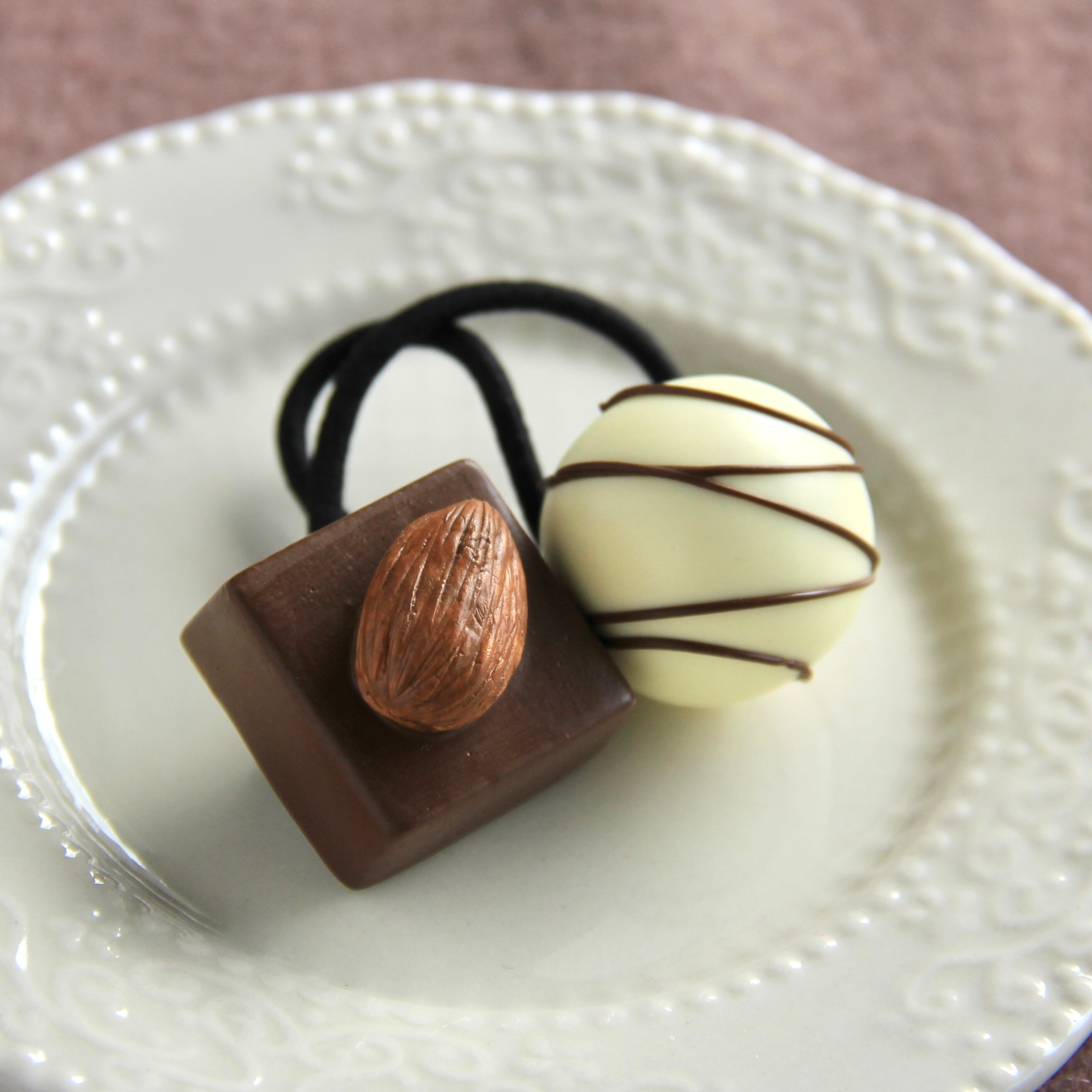 ハンドメイド ♡ アーモンドチョコのヘアゴム ハンドメイド ♡ アーモンドチョコのヘアゴム 楽天市場】スイーツ