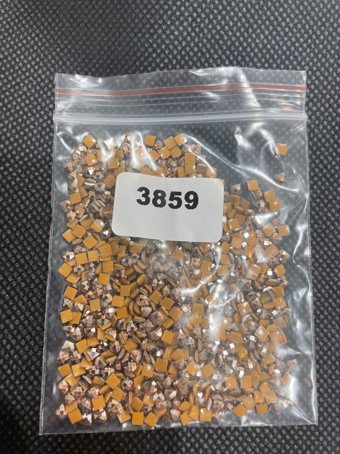 【3859番】メタリックビーズ⭐︎四角(square)ビーズ 5g入り