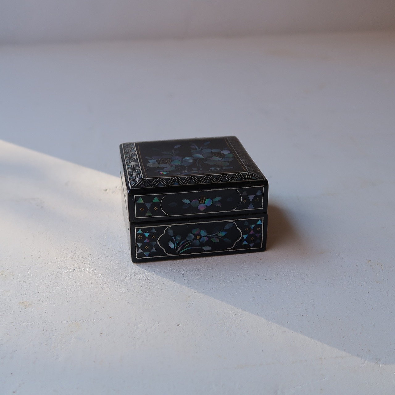 螺鈿のキューブケース