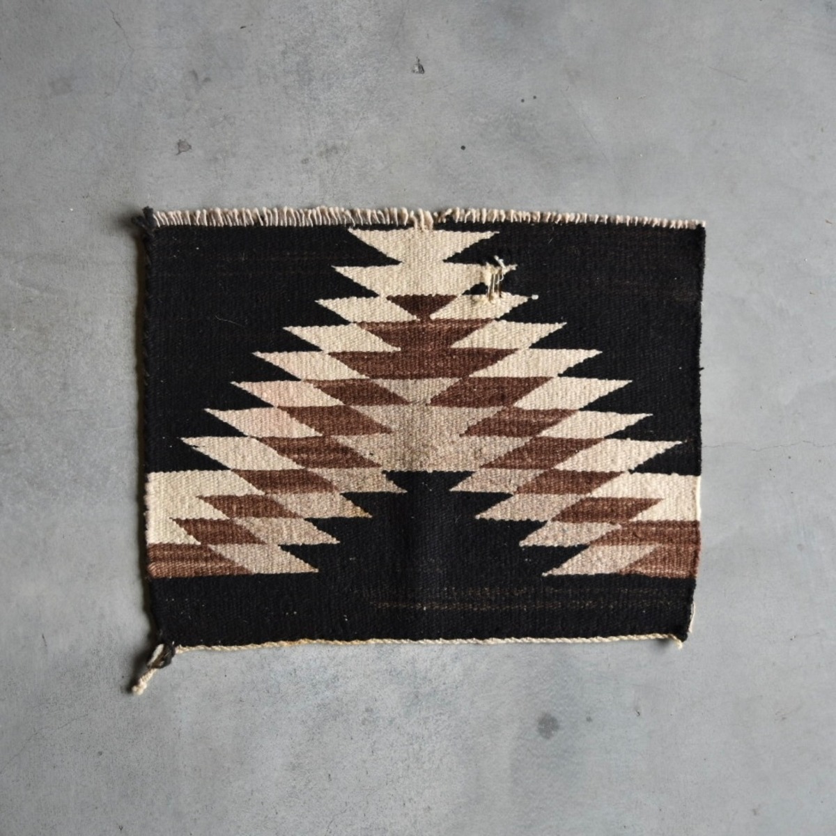 1950s-60s NAVAJO RUG | BUFF STOCK YARD