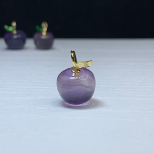 4.フローライトりんご・ペンダントトップ