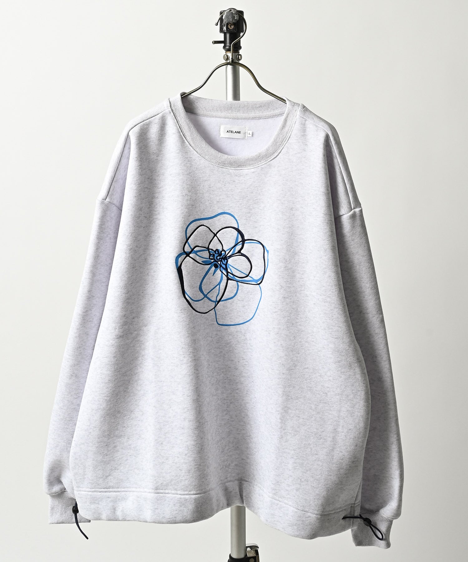 ATELANE Fleece-lined flower embroidered sweatshirt (A/GRY) 25A-24092