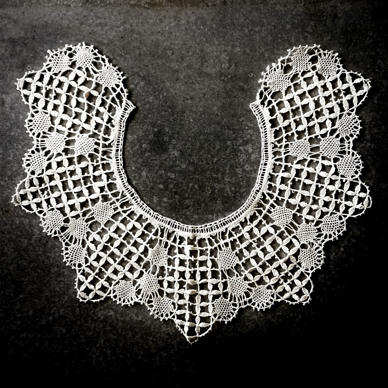 フランス 1900s リネン ポンポンデイジーとハンドワークボビンレースつけ襟 アンティーク