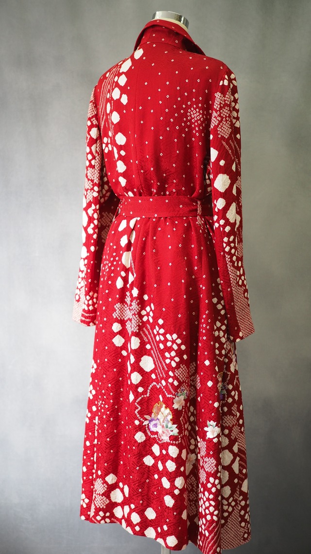 Regenerated Kimono Royal coat – Handcrafted in Japan/CRIMSON CELEBRATION WITH EMBROIDERED BLOSSOMS  着物リメイクのロイヤルコート｜日本のヴィンテージシルクを再生した一点物/深紅に咲き誇る刺繍の桜