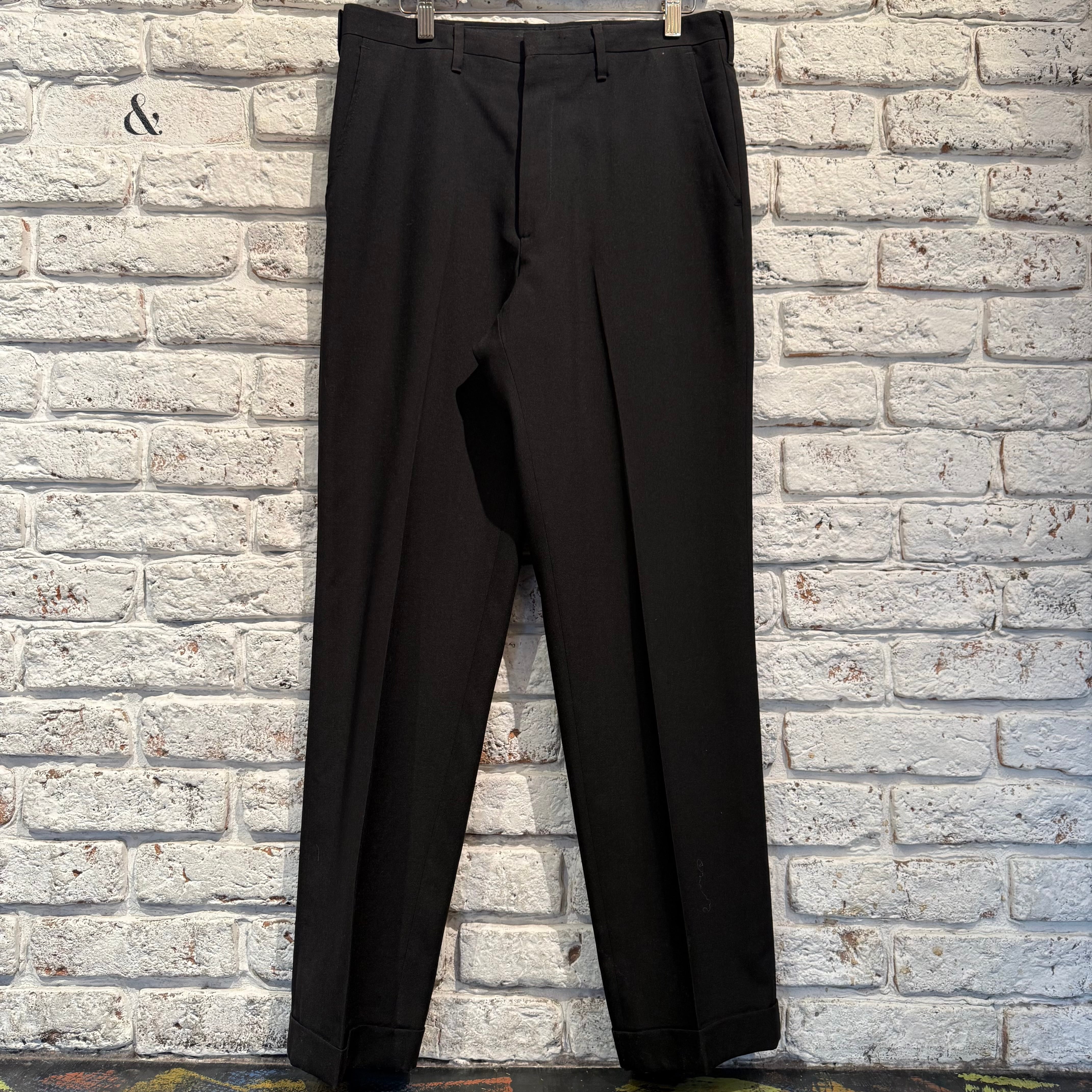 OP × BerBerJin ブラックショートパンツ ひざ上丈］クランクテープ カットオフショートパンツ – EGOZARU ONLINE