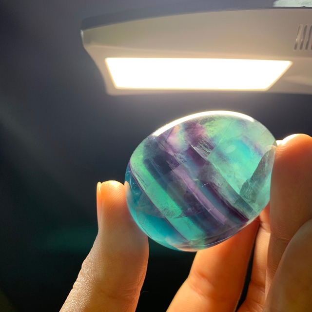 たまご　台座付きグラデーションフローライト