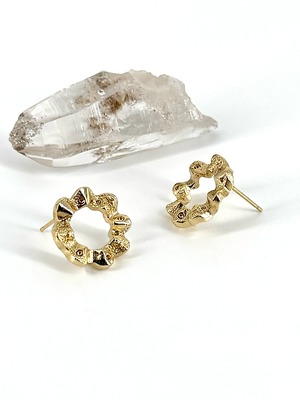 Flare pierced earrings | gold