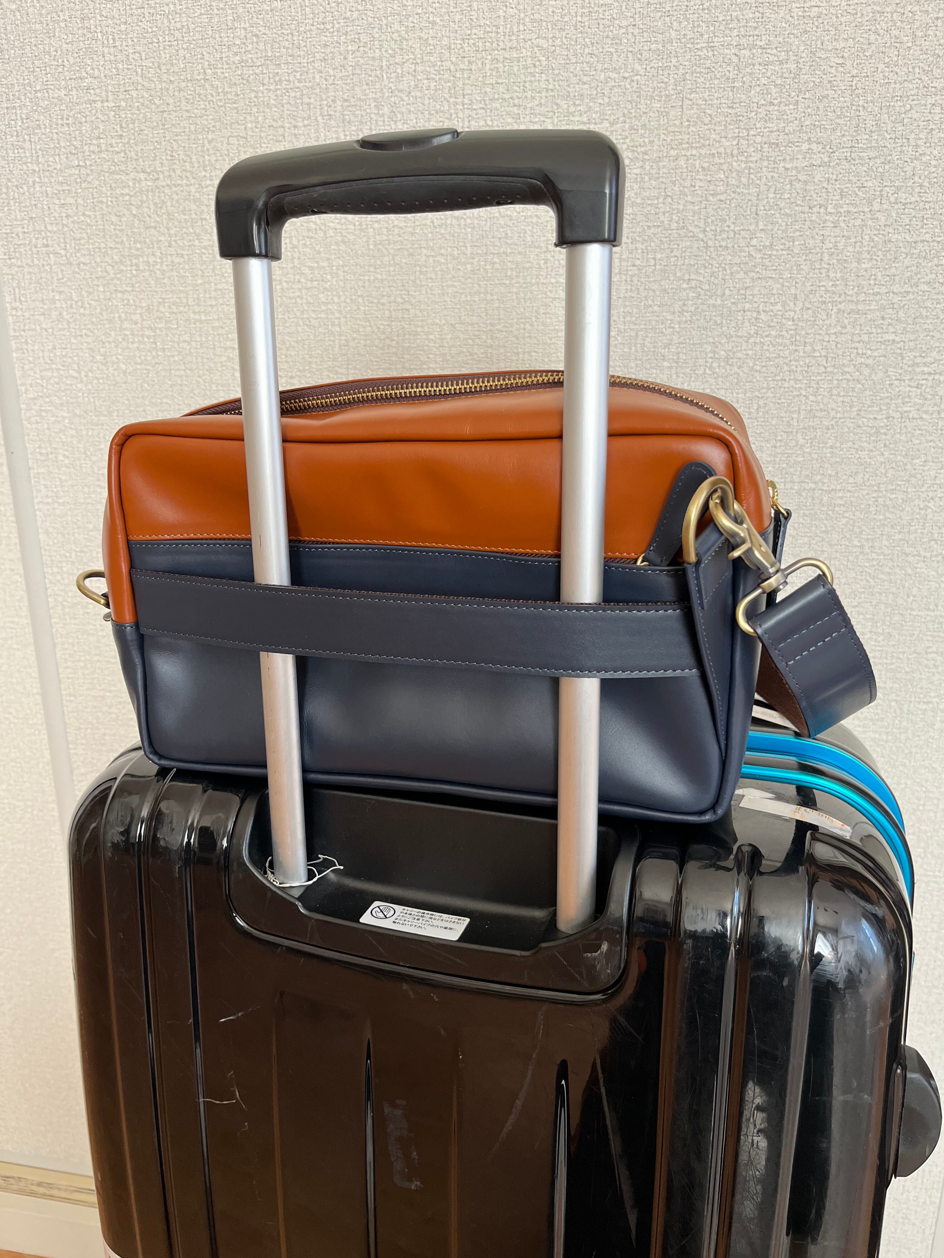 【希少】BALLY オールレザー　ボディバッグ　ブラウン×ネイビー VivoBlue ボディバッグ ショルダーバッグ 【バイカラー】 革 本革