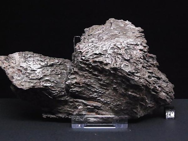 【 隕石 】巨大鉄隕石 ドロニノ Dronino  2074g アタキサイト 博物館級 見事な表面融解!!