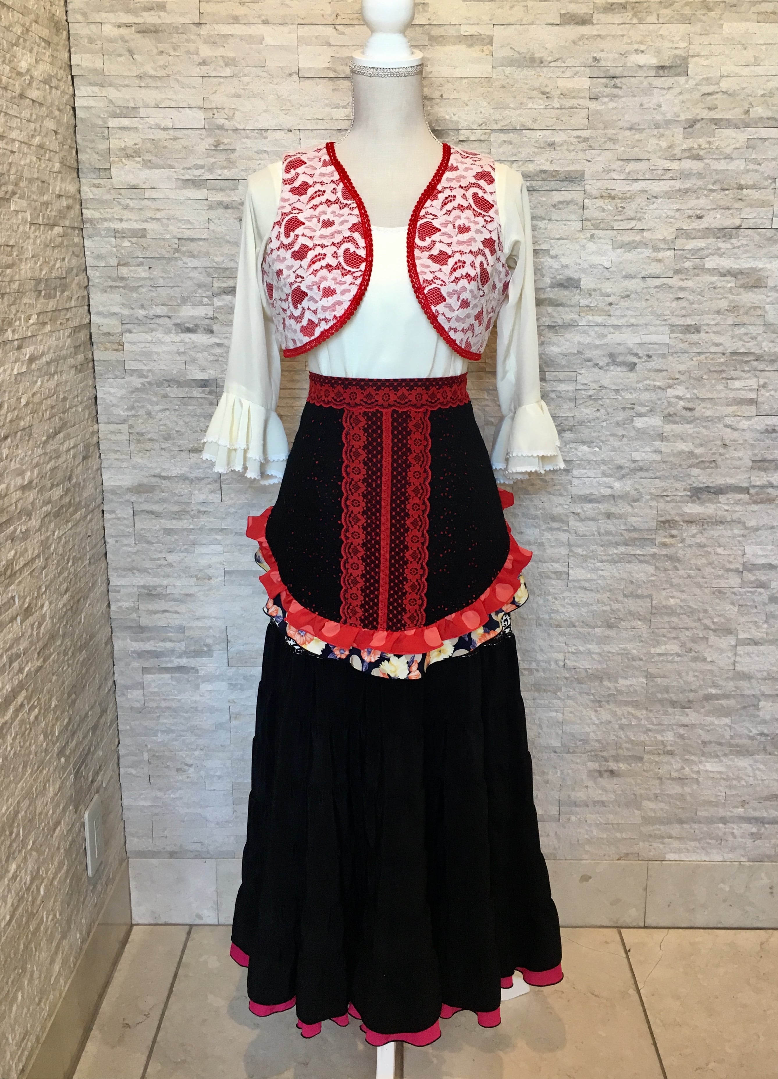 シージョ、エプロンセット　黒×赤　フラワーラッセルレース　フラメンコ衣装