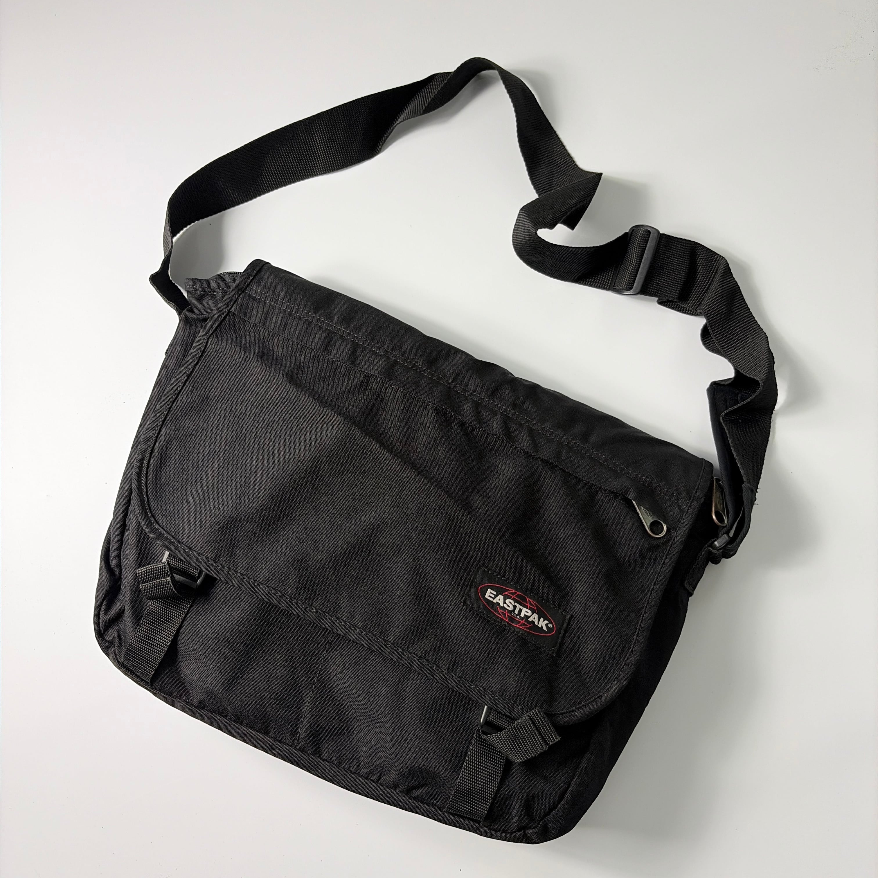 00s EASTPAK messenger bag Black
