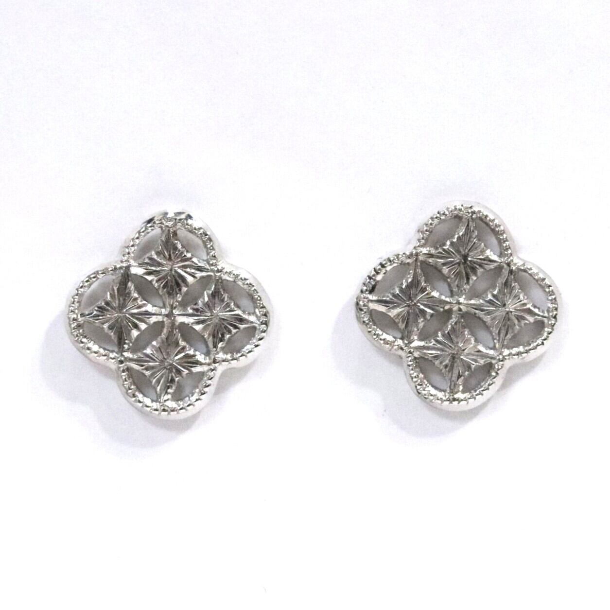 SVクローバー透かしピアス【quadrifoglio】クアドリフォリオ プラチナカラー