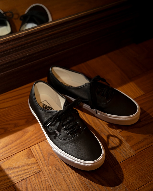 VANS / AUTHENTIC