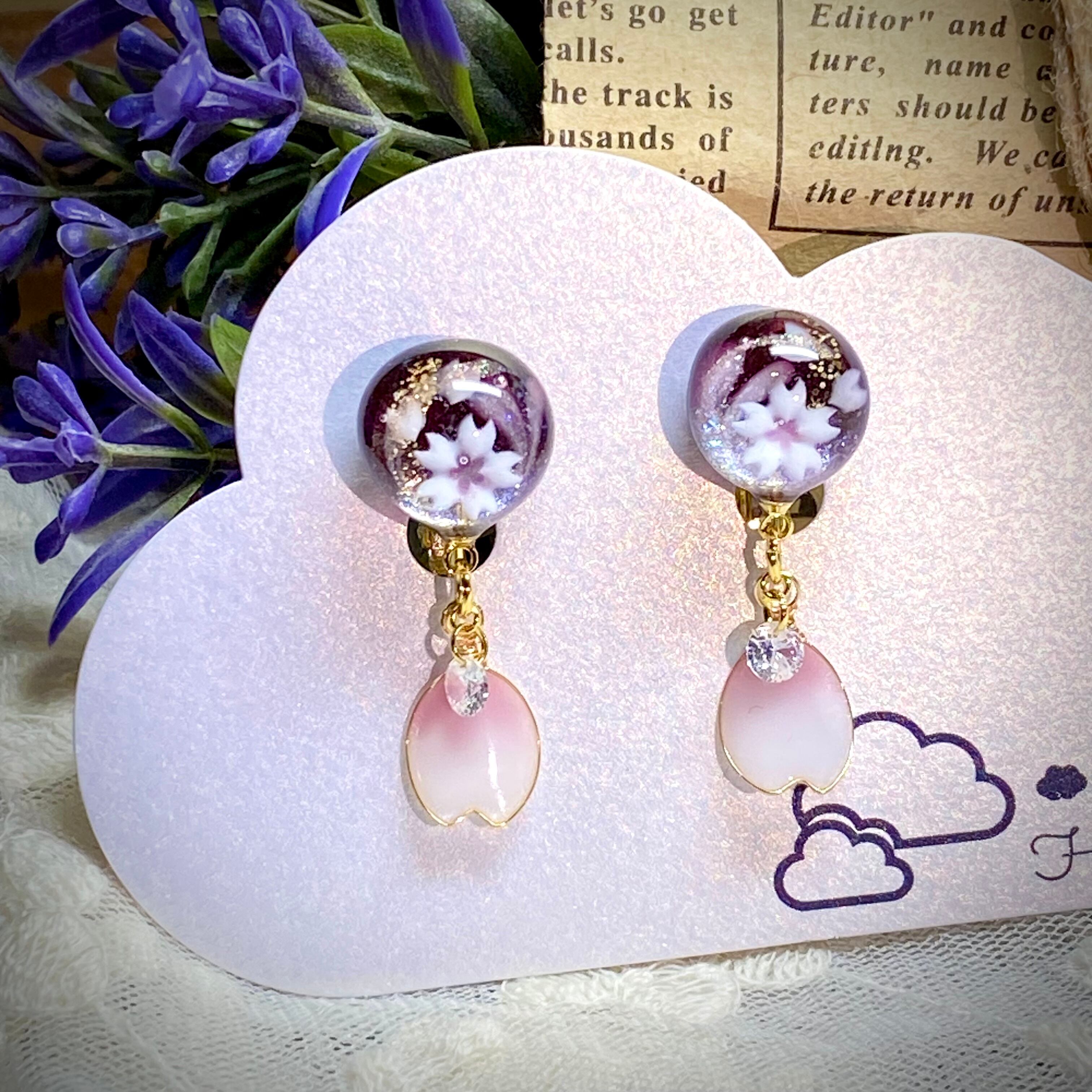 レジンネジバネ式イヤリング  揺れる桜とキュービックジルコニア/レッド