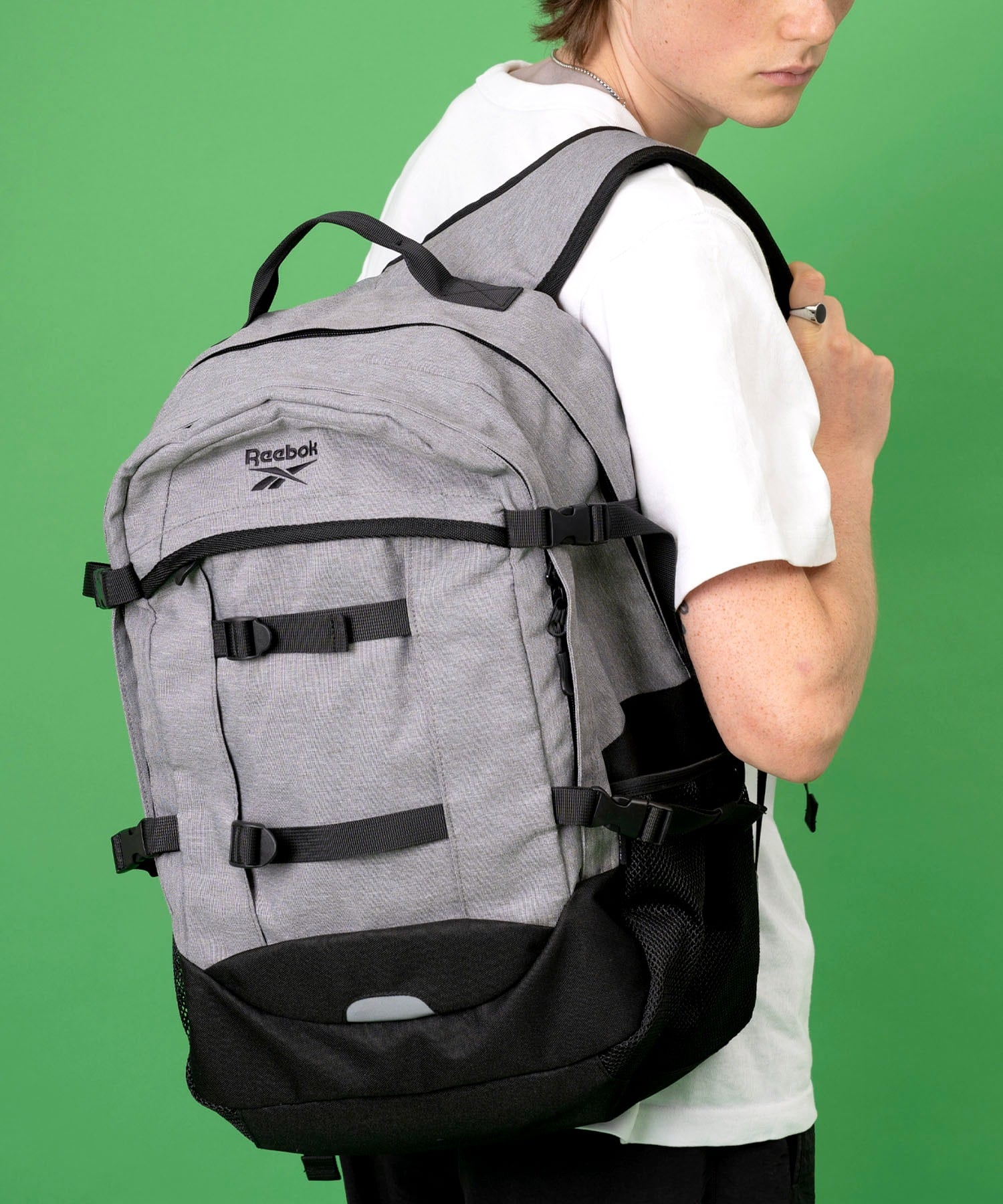 ユニセックス向けのブランドをメインにした、カジュアルな洋服や服飾