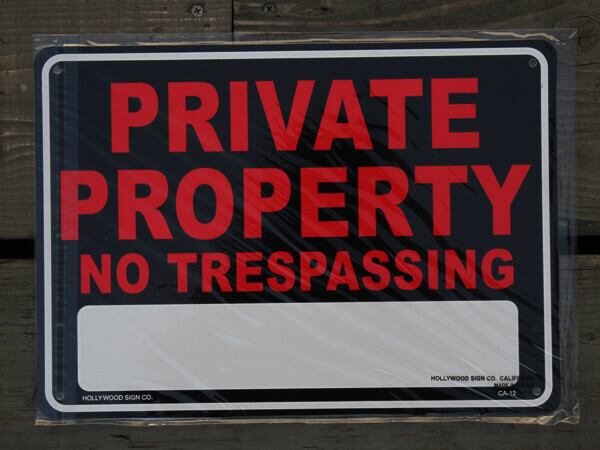 プラスチックサインボード【私有地立入禁止】アメリカン雑貨 ガレージ 看板 インテリア
