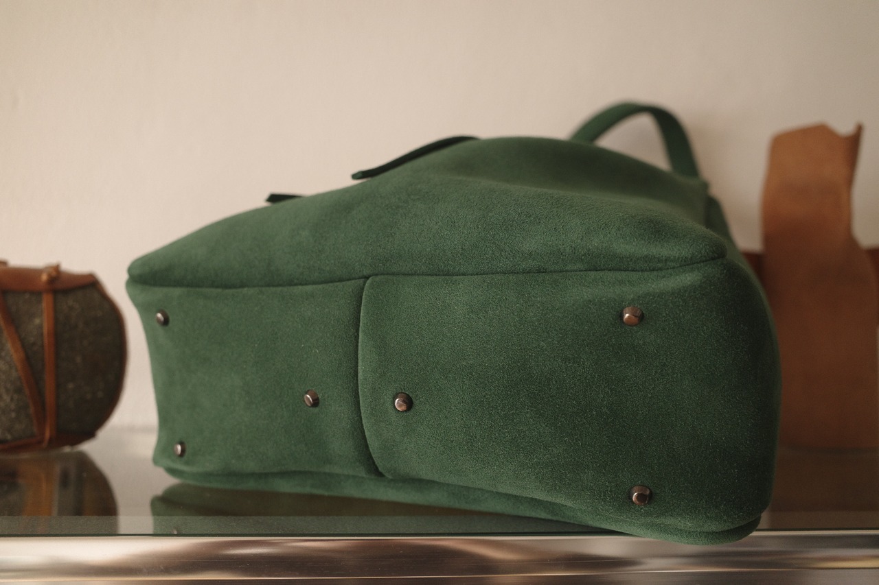 HORN-green suede-