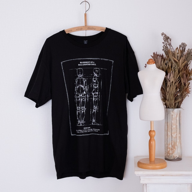 Tシャツ: 「Blueprint of a ball-jointed doll」黒