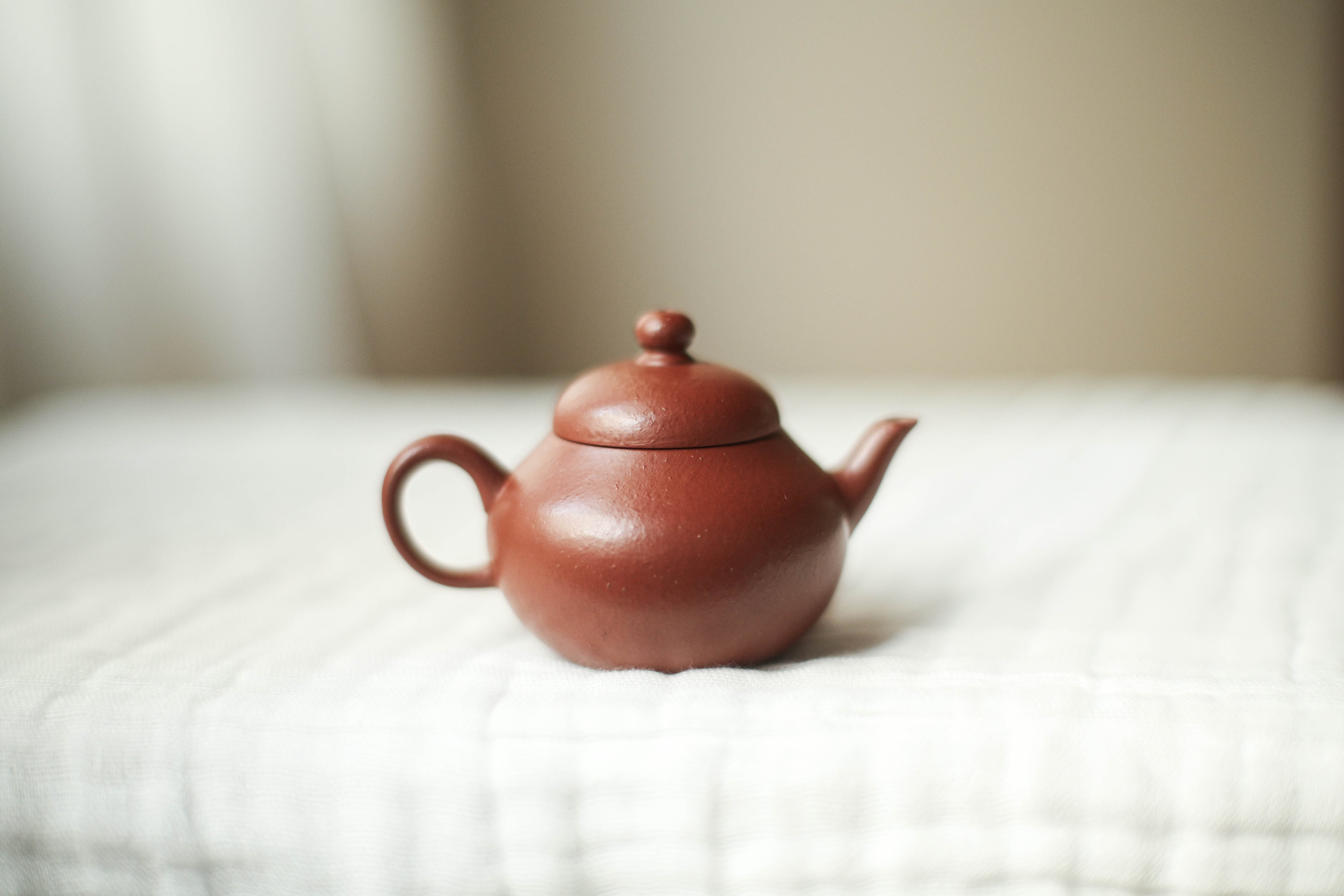 ヴィンテージ 宜興紫砂壺「梨式」（三友居銘・約75cc）・朱泥 | 北白川