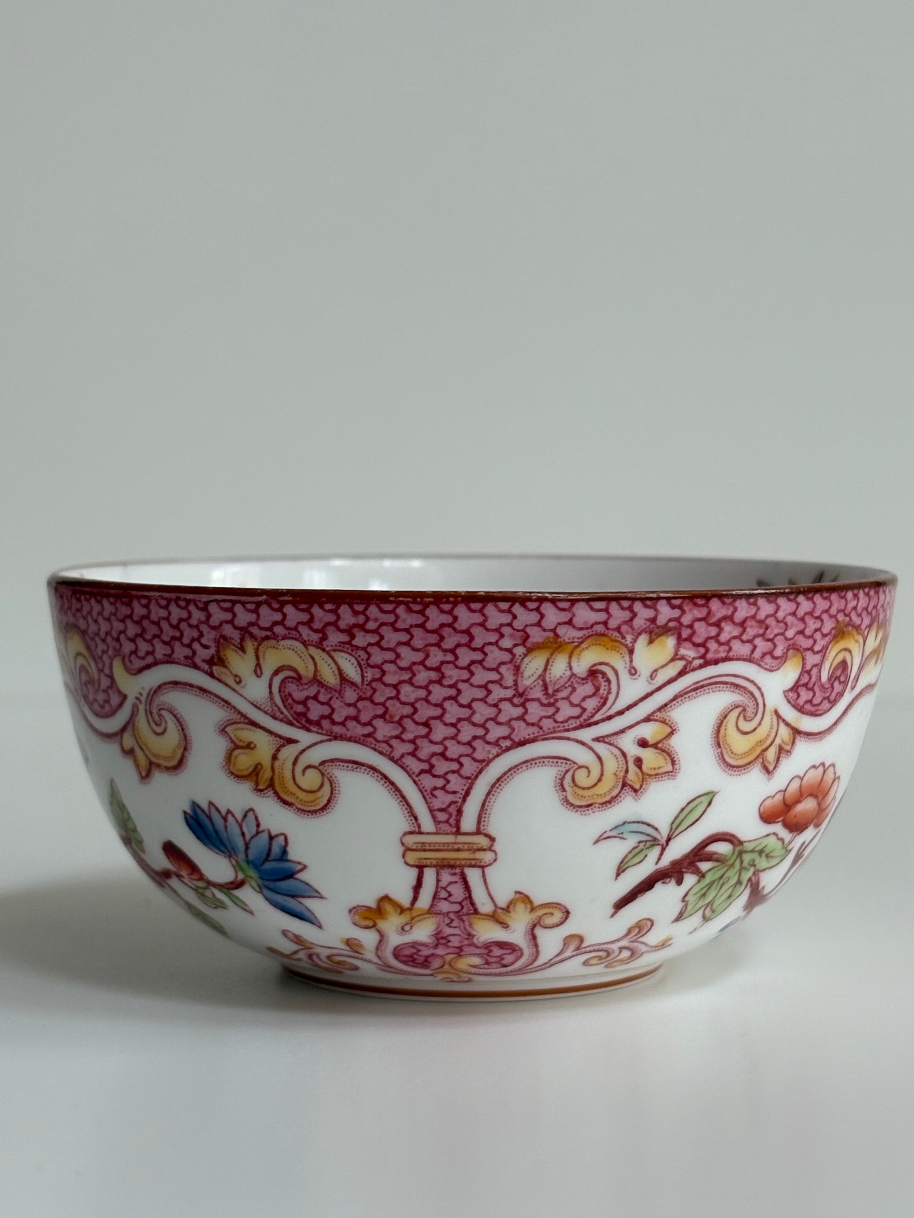 サルグミンヌ MINTON No.235 ティーカップ（華やかな花模様