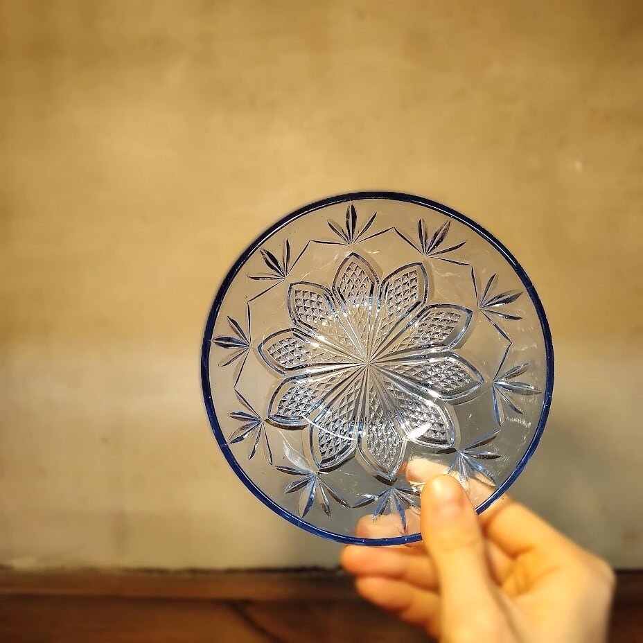 凛とした青小鉢｜花柄 | 伏見屋ガラス店
