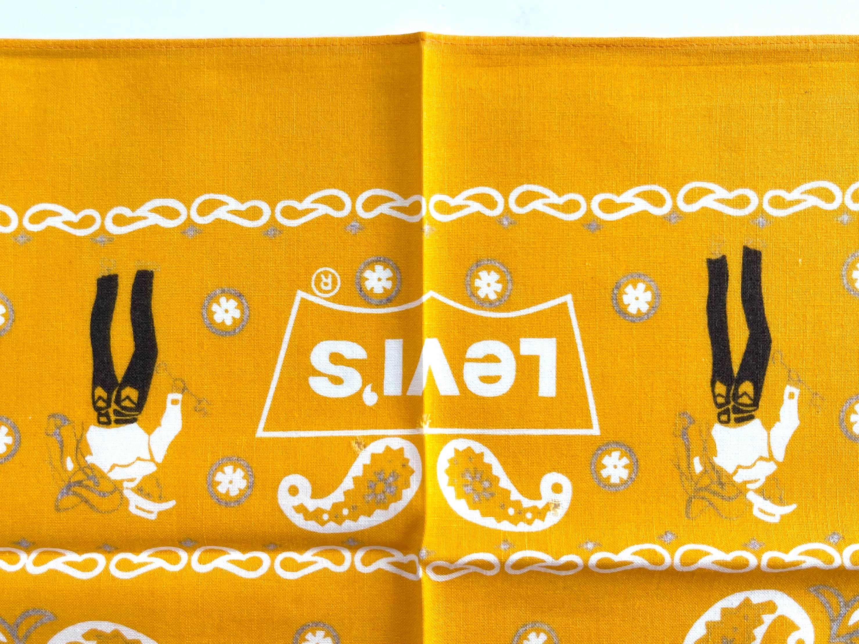 yellow‼︎】 90s LEVI'S SADDLEMAN ヴィンテージ バンダナ | swallows