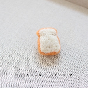 ハンドメイド風 羊毛フェルト ブローチ ピン バゲット クッキー 目玉焼き 徽章 4点 セット ギフト かわいい 雑貨 パン スイーツ 商品画像9