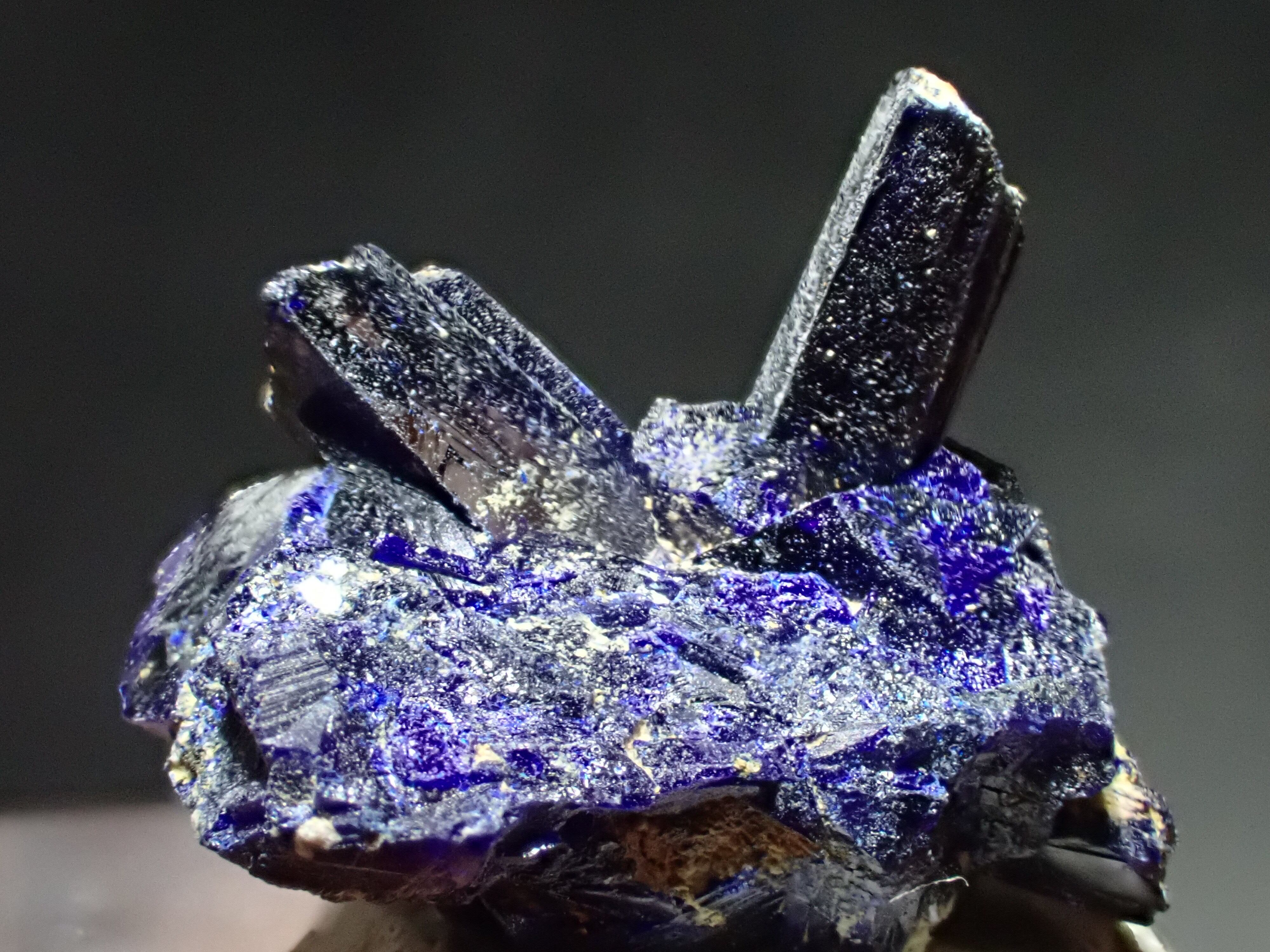 ベニトアイト ベニト石 結晶 0,4g BN165 鉱物 標本 天然石