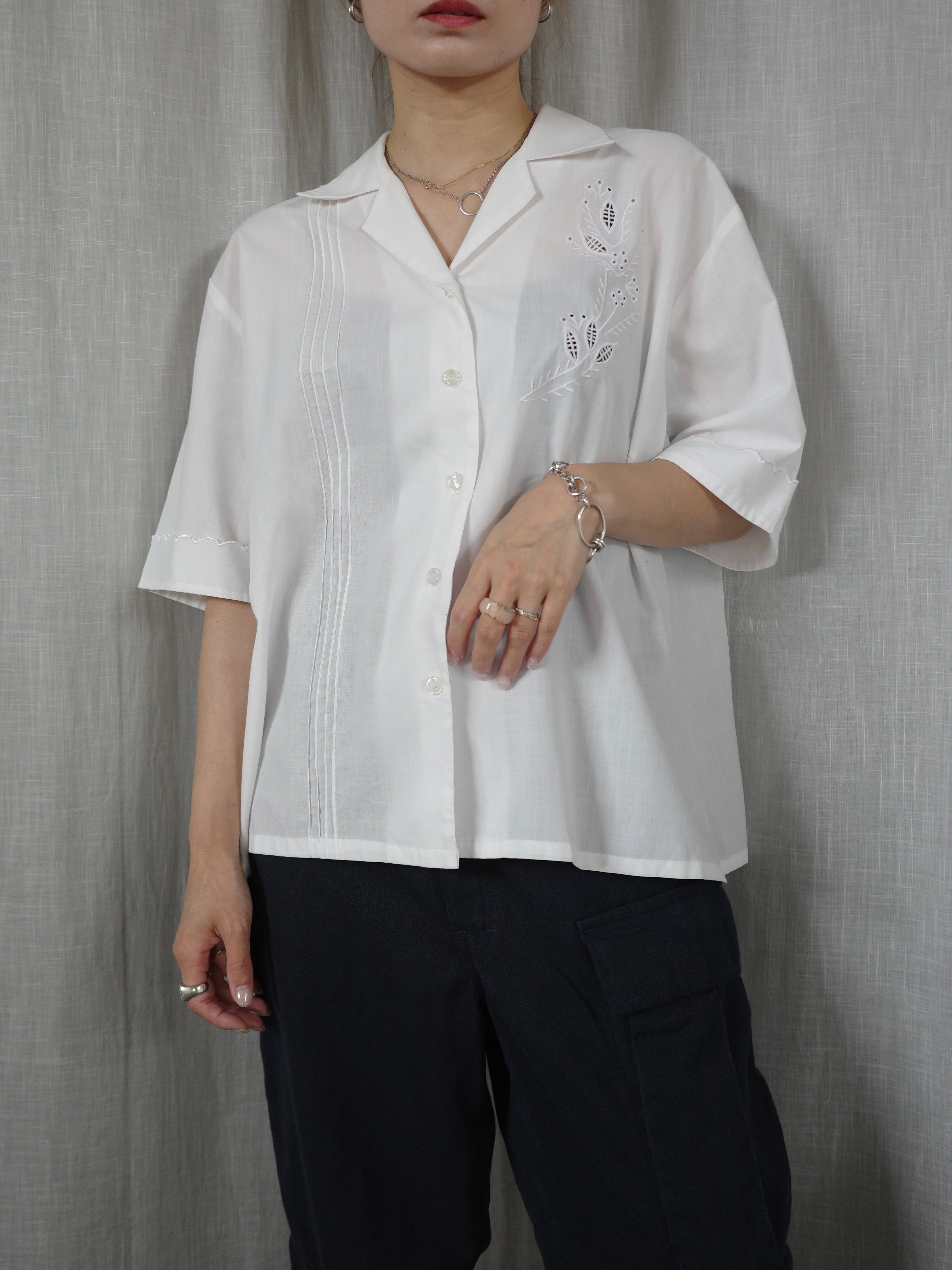 〈vintage〉embroidery halfsleeve shirt