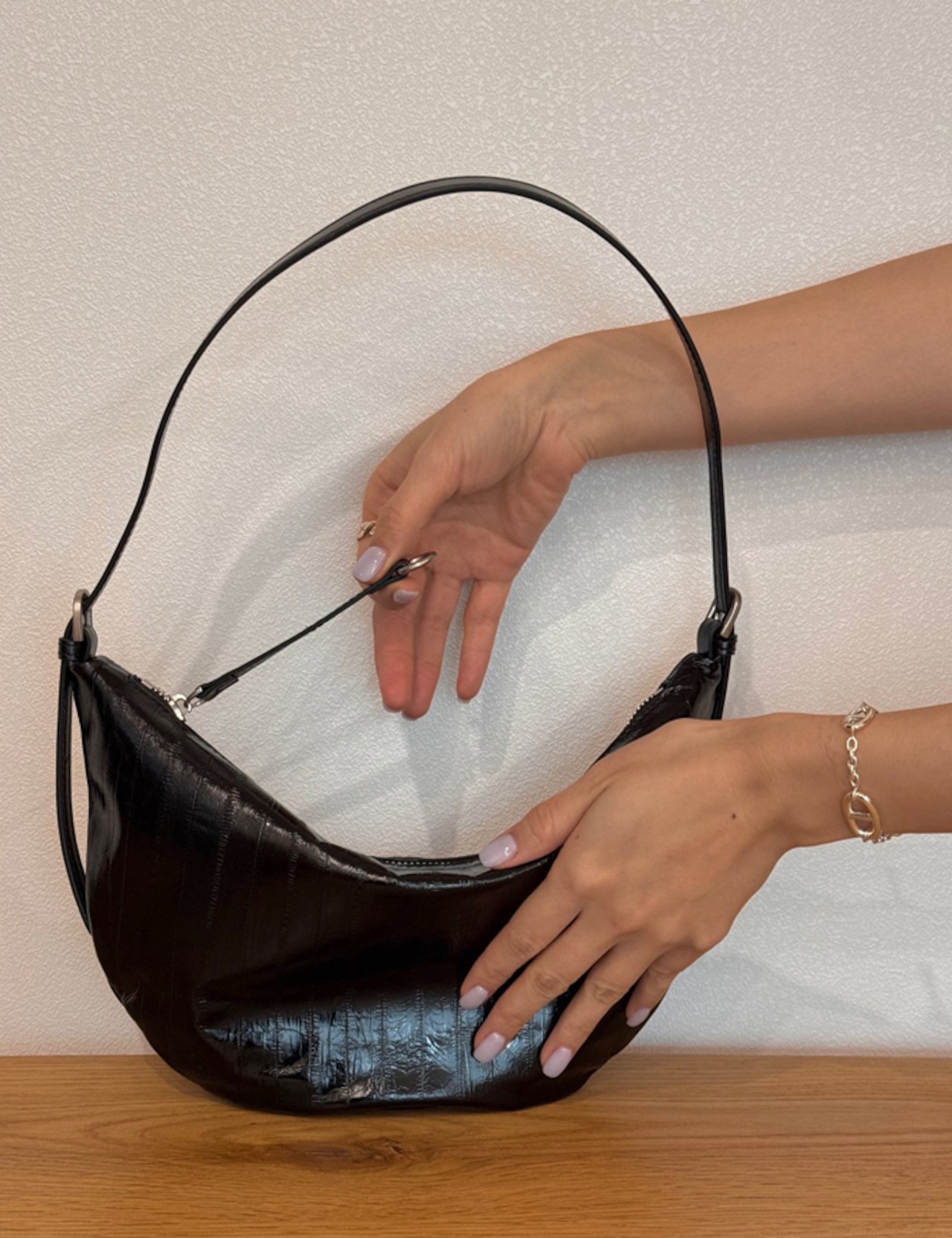 【新作5%OFF・3日間】牛革100%・Curve Bag_onecolor