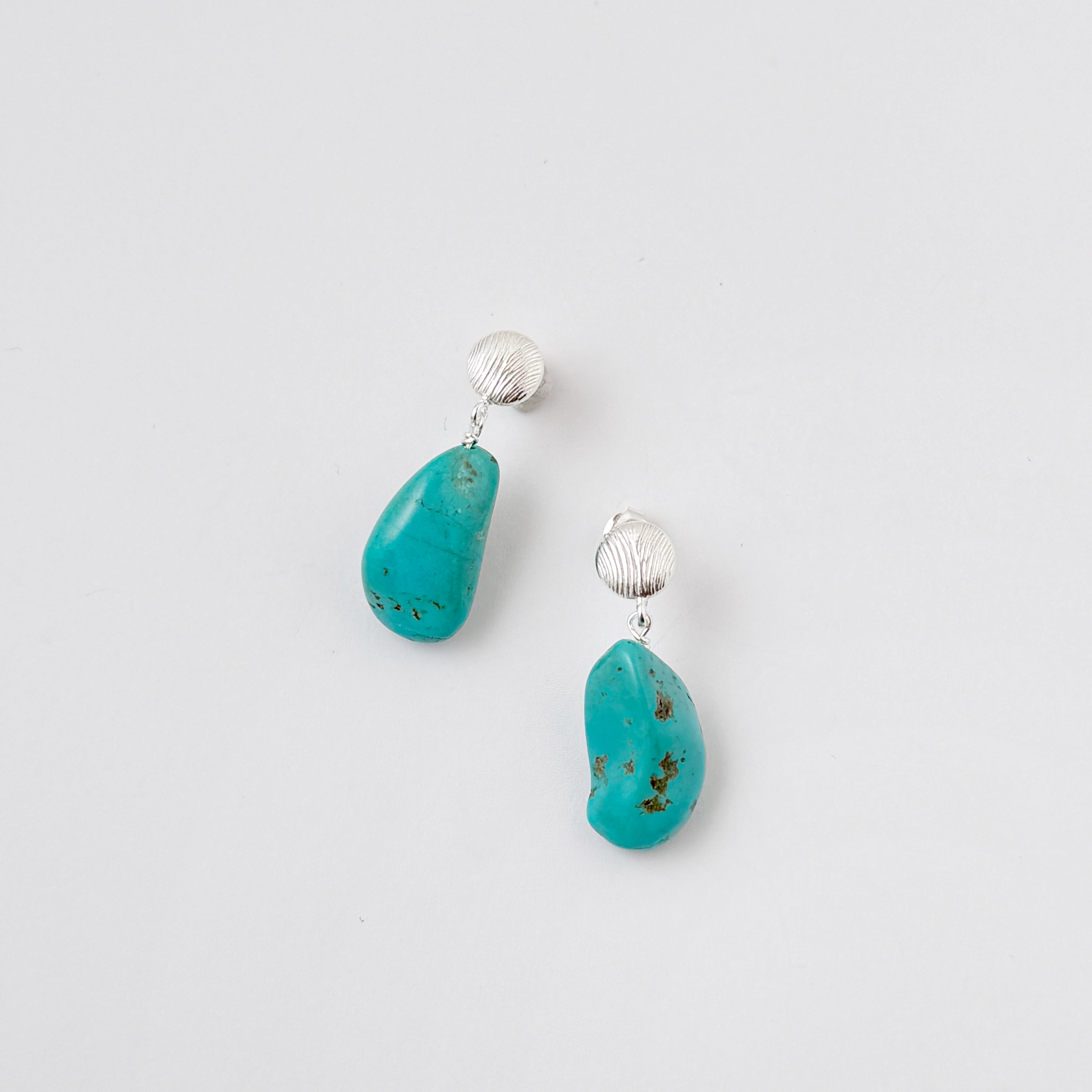 東*堂様 金具全て18 K製引き輪.純天然緑色本翡翠 チャームとペンダント