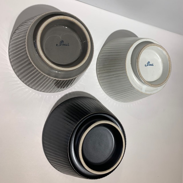 【波佐見焼】【一誠陶器】【イージー丼】【筋彫】　黒マット・白マット・グレー　しのぎ 鎬 シンプル モノトーン おしゃれ かわいい 麺鉢 ラーメン鉢 うどん鉢 どんぶり たっぷり スタッキング