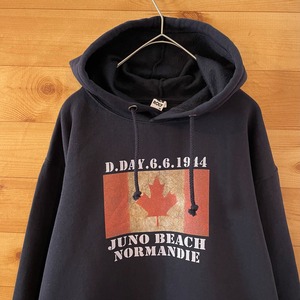 【POLY】ノルマンディー上陸作戦 JUNO BEACH NORMANDIE 1944 プリント パーカー スウェット プルオーバー フーディー M US古着