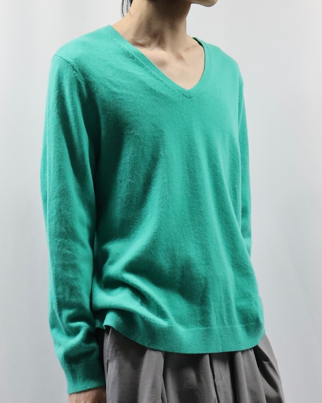 Green Cashmere V-Neck Knit