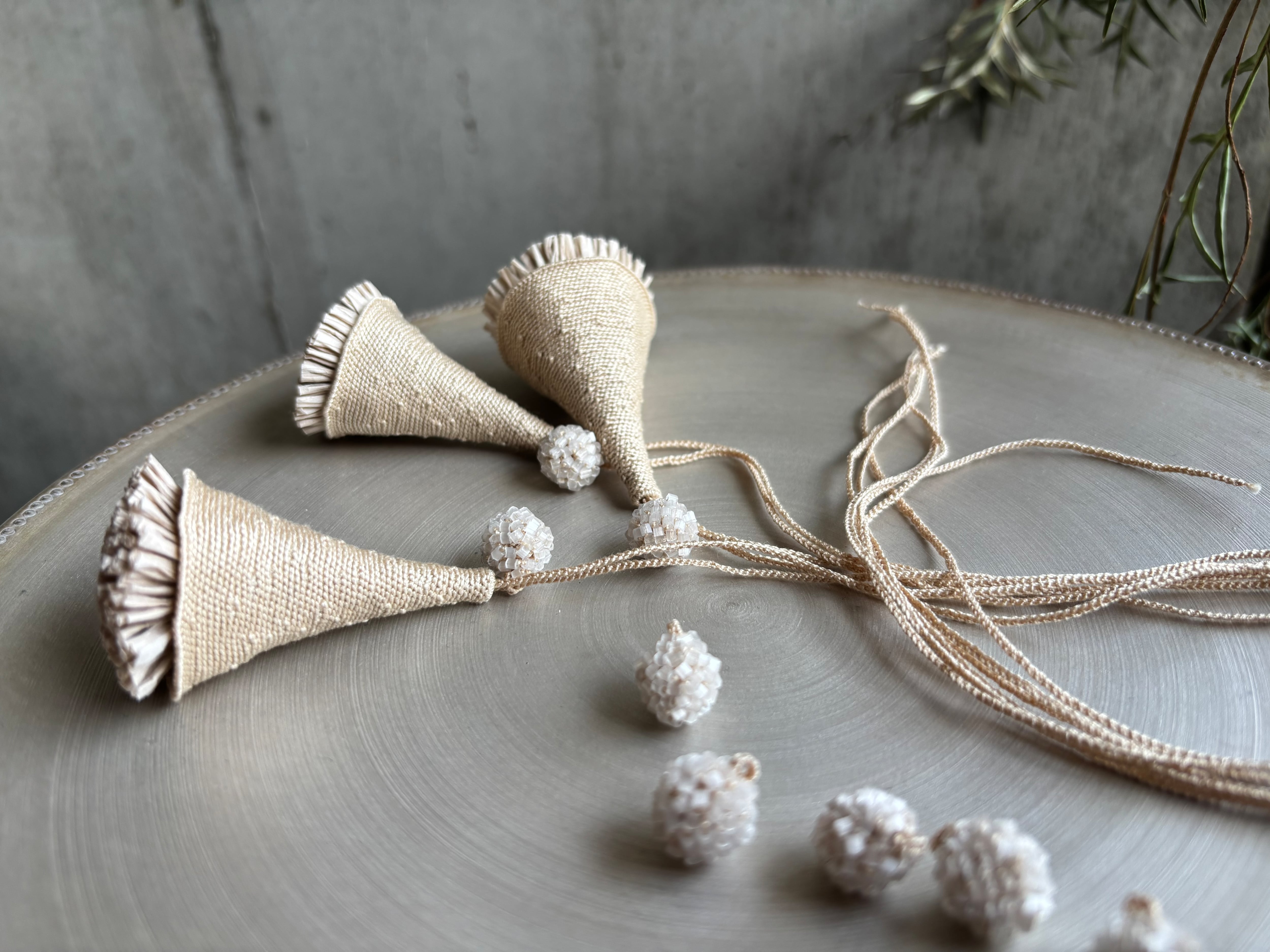 flower necklace 2. IV