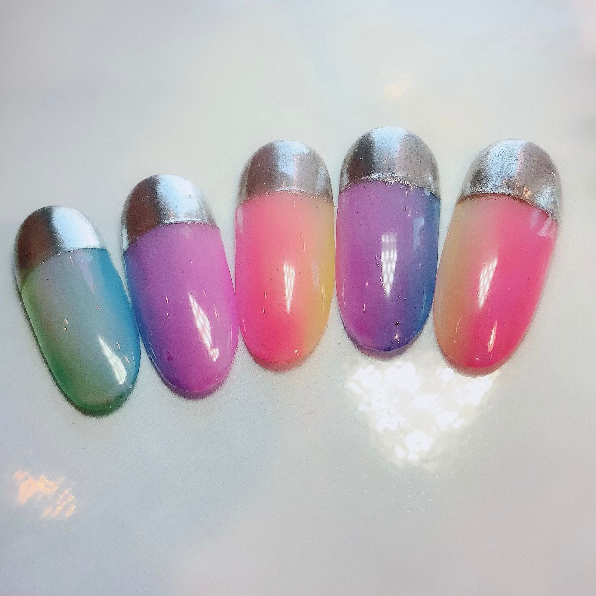 虹色ネイル Lucia