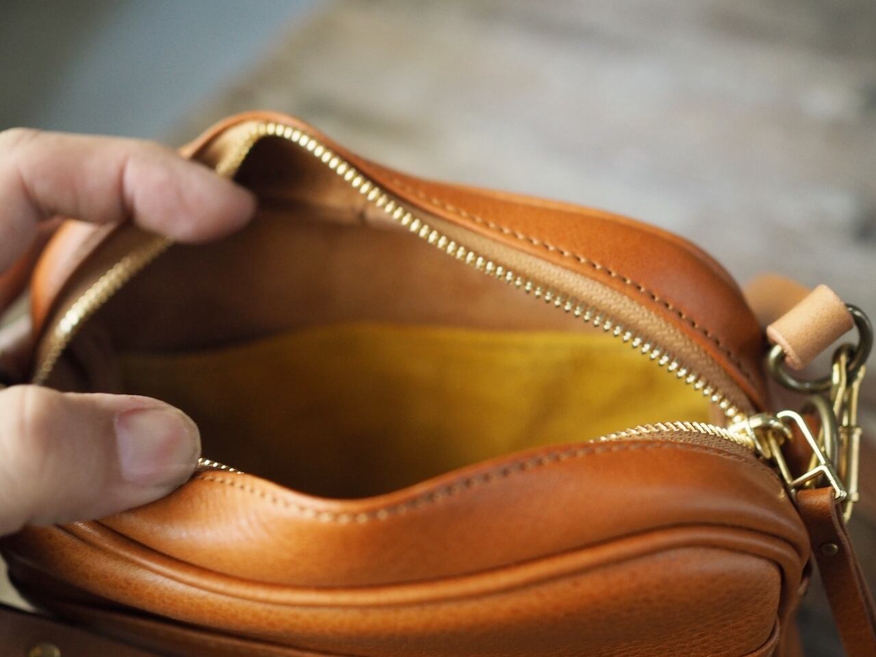 Pinkoro/スクエア型ミニショルダーバッグ | GUILD LEATHER WORKS