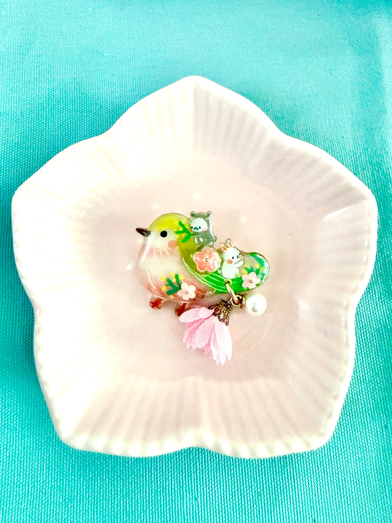 ブローチ『春告げの鳥さんと遊ぶだる☆』