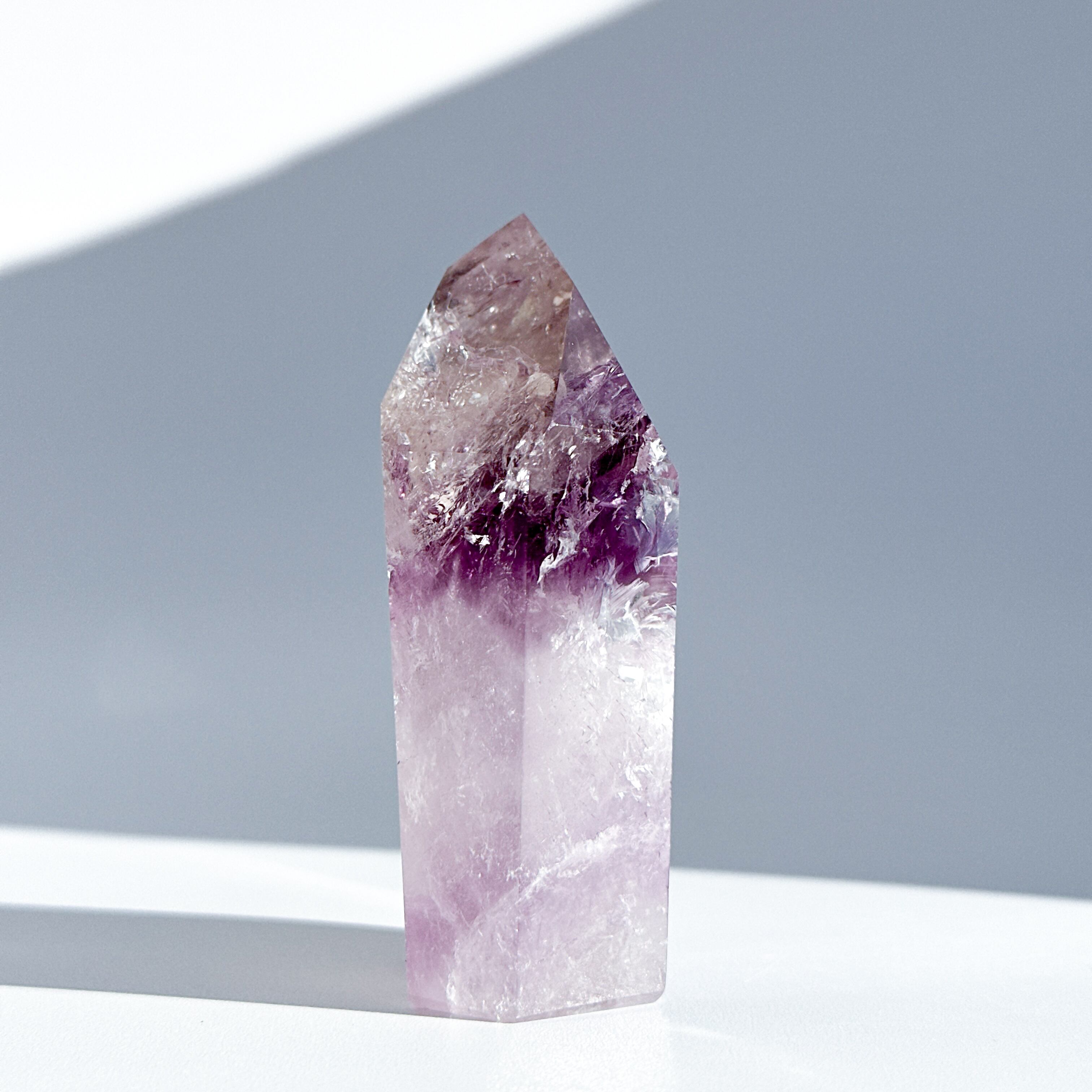 ファントムアメジスト　ミニタワー　天然石　置物 ハイクオリティ】バイーア産ファントムアメジスト タワー61 ◇ Phantom