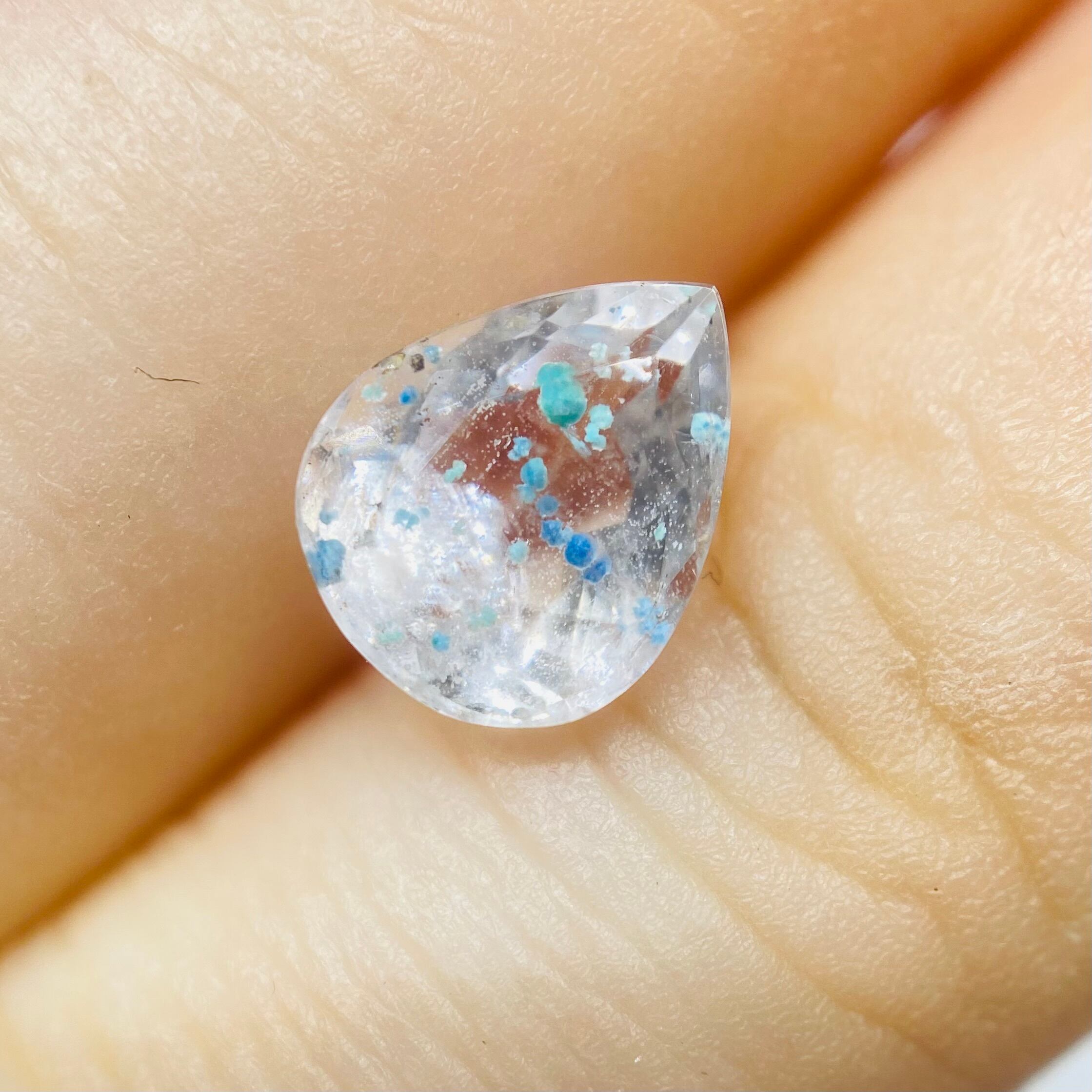 ファセットカットの珍しいギラライトインクオーツ