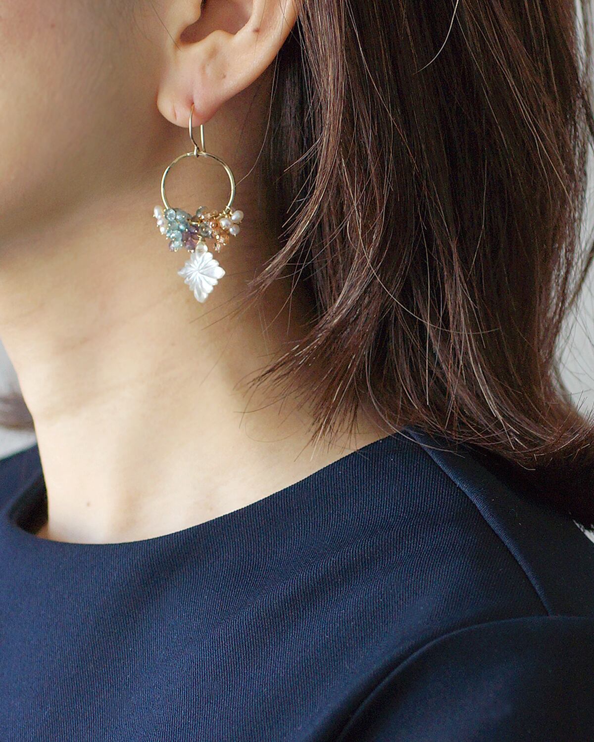 クリスタルシェルカービングのリングピアス | Ruan aree │ 心に潤いを