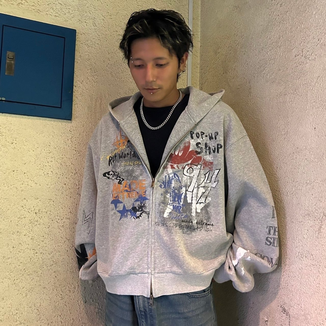 手書き風プリントショートジップパーカー | Jolly Clan