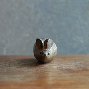 くりっとおめめが可愛い、ずっしり輝くネズミ（親）